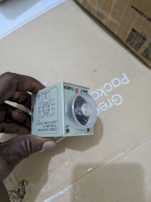 Relais temporisé AH3-3